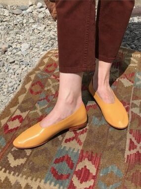 Martiniano Glove Flat in Corn